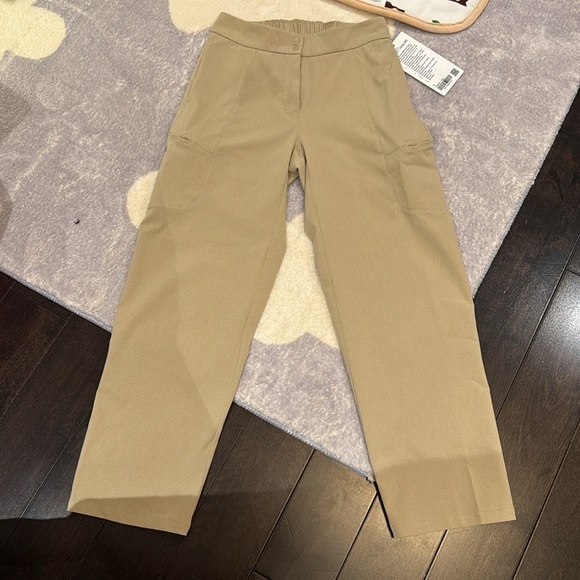 Lululemon Ventlight Cargo Crop Pant, size 0, Color: Trench - Picture 2 of 5